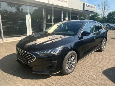 Neu Ford Focus Titanium 116 PS (85 kW) 2026 Schwarz Limousine