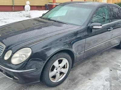 Gebraucht Mercedes E220 2005 Schwarz Limousine