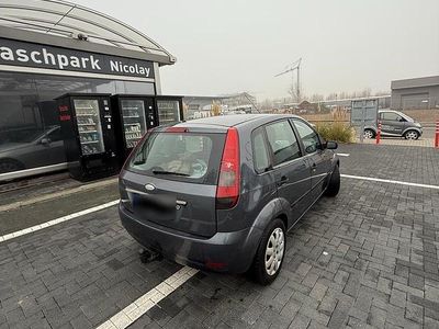 Gebraucht Ford Fiesta 69 PS (50 kW) 2005 Grau Kleinwagen