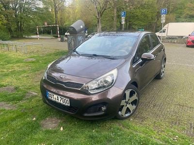 Second-hand Kia Rio Spirit 109 CP (80 kW) 2012 Maro Berlinǎ