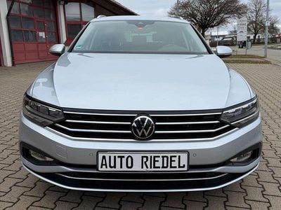 Gebraucht VW Passat Business 150 PS (110 kW) 2023 Scale silver metallic Kombi