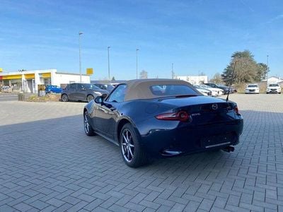 Second-hand Mazda MX5 Kazari 132 CP (97 kW) 2024 Albastru Cabrio