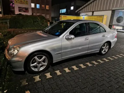 Gebraucht Mercedes C220 150 PS (110 kW) 2006 Silber Limousine