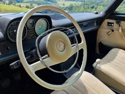 Second-hand Mercedes W114 110 CP (80 kW) 1969 Albastru Berlinǎ
