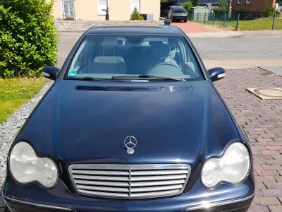 Gebraucht Mercedes C200 2026 Blau Limousine