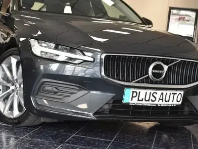 Gebraucht Volvo V60 Momentum 150 PS (110 kW) 2020 Savile grey Kombi