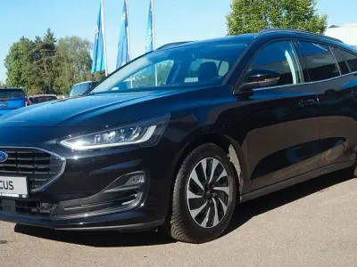 Gebraucht Ford Focus Titanium 125 PS (91 kW) 2024 Schwarz Limousine