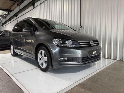 Grau Gebraucht 2018 VW Touran Comfortline Van / Kleinbus | 18.390 € (Fairer Preis)