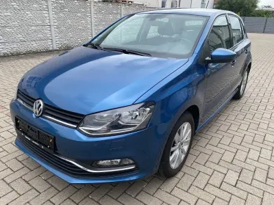 Gebraucht VW Polo Comfortline 90 PS (66 kW) 2015 Blau Limousine