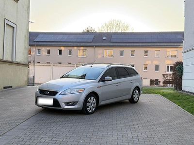 Gebraucht Ford Mondeo Titanium 140 PS (102 kW) 2010 Silber Kombi