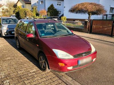 Second-hand Ford Focus Ghia 116 CP (85 kW) 2000 Roșu Break