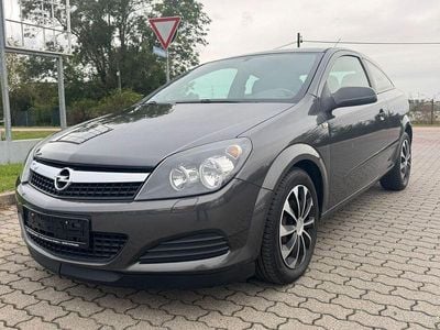 Grau Gebraucht 2009 Opel Astra GTC Edition Coupé | 3.999 € (Etwas zu teuer)