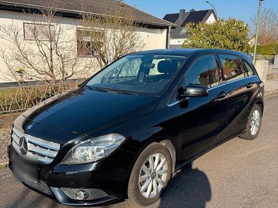 Usata Mercedes B180 122 CV (89 kW) 2012 Nero Monovolume