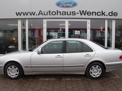 Silber Gebraucht 2000 Mercedes E200 Classic Limousine | 8.970 €