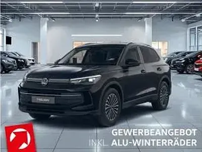 Neu VW Tiguan 131 PS (96 kW) 2025 Schwarz (grenadillschwarz metallic) SUV