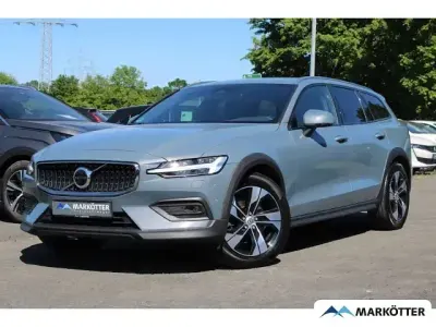 Używany Volvo V60 CC Plus 197 KM (144 kW) 2023 Szary Kombi
