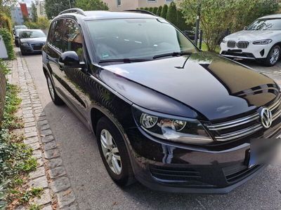 gebraucht VW Tiguan schwarz 1.4 TSI Fun & Trend Automatik