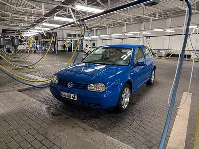 Blau Gebraucht 2002 VW Golf IV Kleinwagen | 1.600 € (Fairer Preis)
