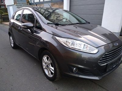 Gebraucht Ford Fiesta 101 PS (74 kW) 2015 Grau Kleinwagen