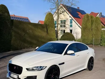 Gebraucht Jaguar XE R-Sport 180 PS (132 kW) 2019 Weiß Limousine