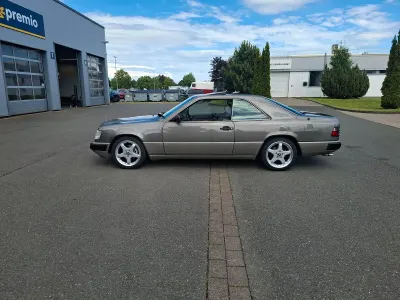 Gebraucht Mercedes 230 132 PS (97 kW) 1989 Braun Coupé
