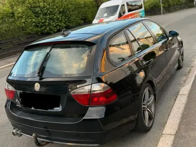 Gebraucht BMW 320 163 PS (119 kW) 2005 Schwarz Kombi