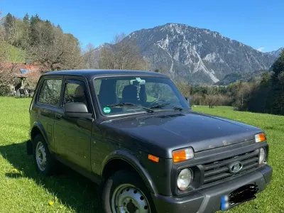 Gebraucht Lada Urban 61 PS (44 kW) 2018 Grau SUV