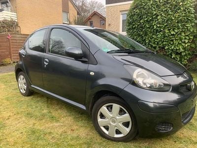 Gebraucht Toyota Aygo 68 PS (50 kW) 2011 Grau Kleinwagen