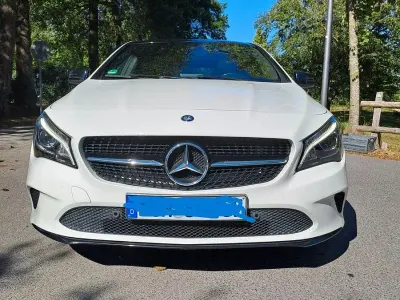 Gebraucht Mercedes CLA180 Shooting Brake Urban 122 PS (89 kW) 2016 Weiß Kombi