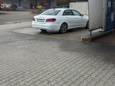 Weiß Gebraucht 2015 Mercedes E200 Limousine | 7.890 €