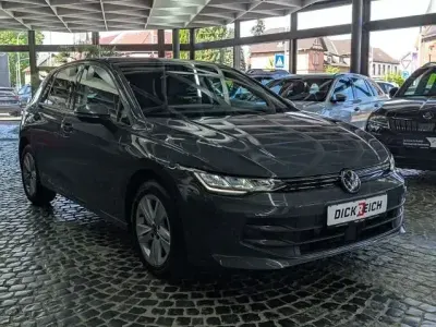 Gebraucht VW Golf VIII Life 116 PS (85 kW) 2024 Grau Limousine