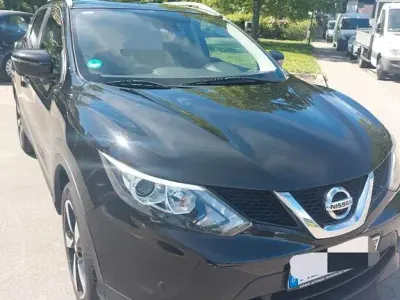 Gebraucht Nissan Qashqai 116 PS (85 kW) 2017 Schwarz SUV