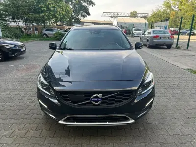 Gebraucht Volvo V60 CC 254 PS (186 kW) 2015 Blau Kombi
