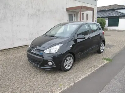 Gebraucht Hyundai i10 Intro Edition 67 PS (49 kW) 2015 Schwarz Kleinwagen