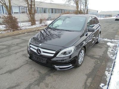 Schwarz Gebraucht 2014 Mercedes B200 Sport Van / Kleinbus | 10.450 € (Fairer Preis)