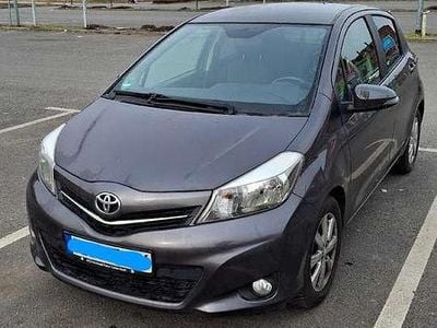 Gebraucht Toyota Yaris Edition 69 PS (50 kW) 2013 Grau Kleinwagen