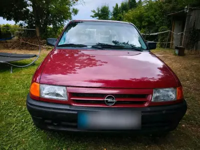 Gebraucht Opel Astra 60 PS (44 kW) 1993 Rot Kleinwagen