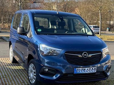 Blau Gebraucht 2022 Opel Combo Life Edition Van / Kleinbus | 18.500 € (Fairer Preis)