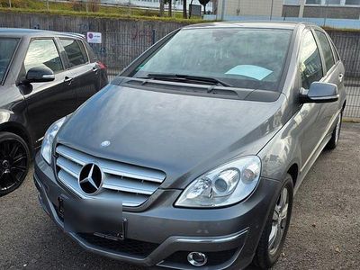 Mercedes B200