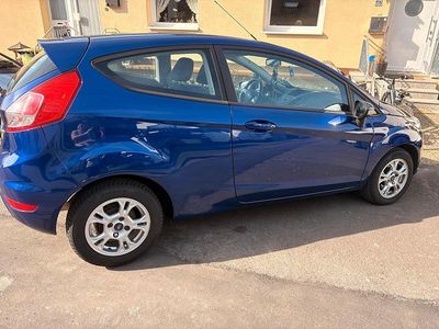 Gebraucht Ford Fiesta 60 PS (44 kW) 2014 Blau Kleinwagen
