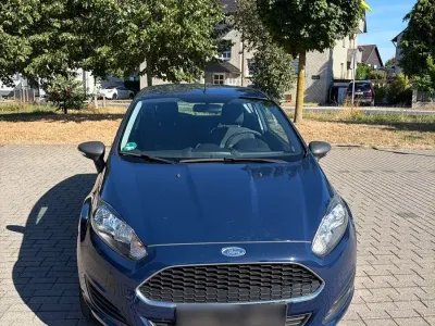 Gebraucht Ford Fiesta Ambiente 60 PS (44 kW) 2016 Blau Kleinwagen