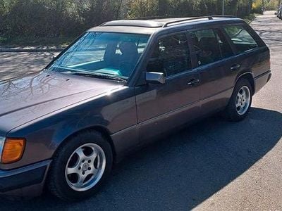 Second-hand Mercedes E230 132 CP (97 kW) 1992 Mov Break