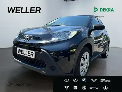 Gebraucht Toyota Aygo 72 PS (52 kW) 2023 Mysticschwarz mica Kleinwagen
