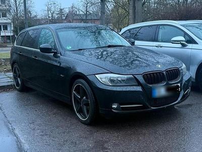 Gebraucht BMW 320 184 PS (135 kW) 2011 Schwarz Kombi