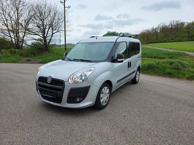 Gebraucht Fiat Doblò Emotion 135 PS (99 kW) 2011 Silber Van / Kleinbus
