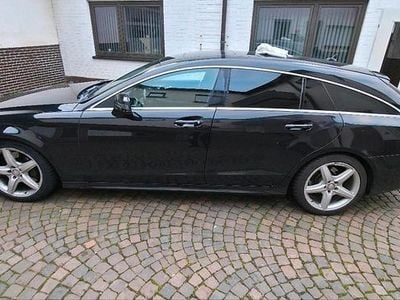 Schwarz Gebraucht 2015 Mercedes CLS350 Shooting Brake AMG Kombi | 16.820 € (Fairer Preis)