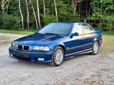 BMW 323