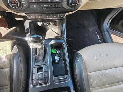 Second-hand Kia Sorento 200 CP (147 kW) 2015 Negru SUV