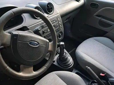 Gebraucht Ford Fiesta 68 PS (50 kW) 2003 Rot Kleinwagen