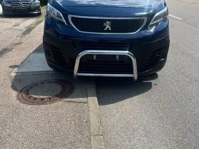 Gebraucht Peugeot Expert 179 PS (131 kW) 2018 Blau Van